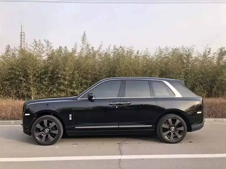 Rolls-Royce Cullinan 5-seat