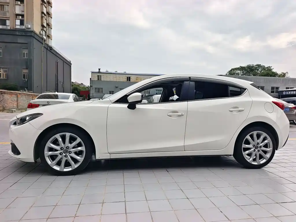 Mazda 3 Axela Hatchback 2.0 L Auto Sport