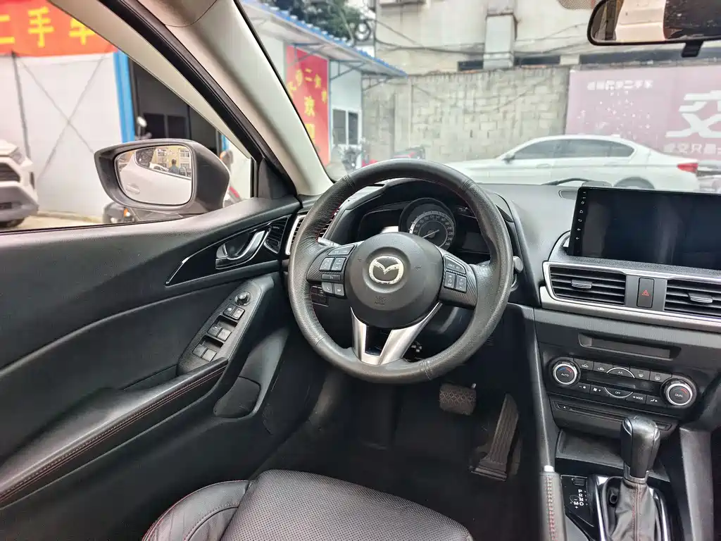 Mazda 3 Axela Hatchback 2.0 L Auto Sport