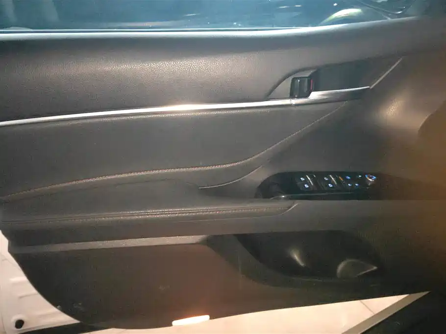 Camry 2.0 G Luxury CN-VI
