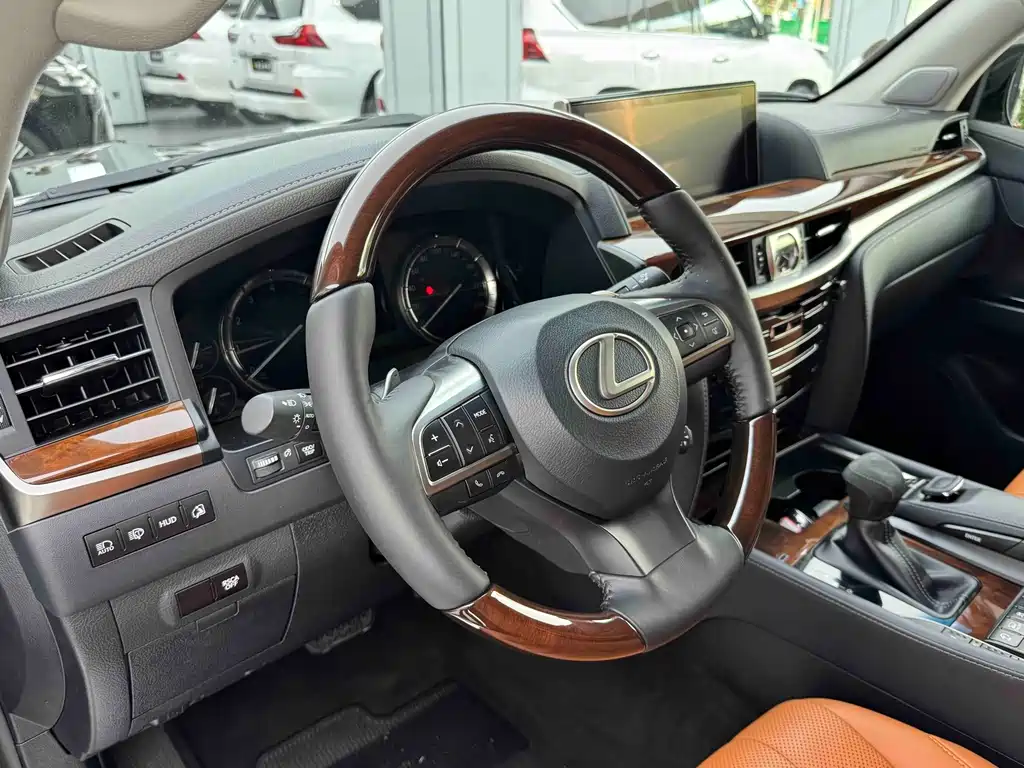 Lexus LX 570 Dynamic Luxury