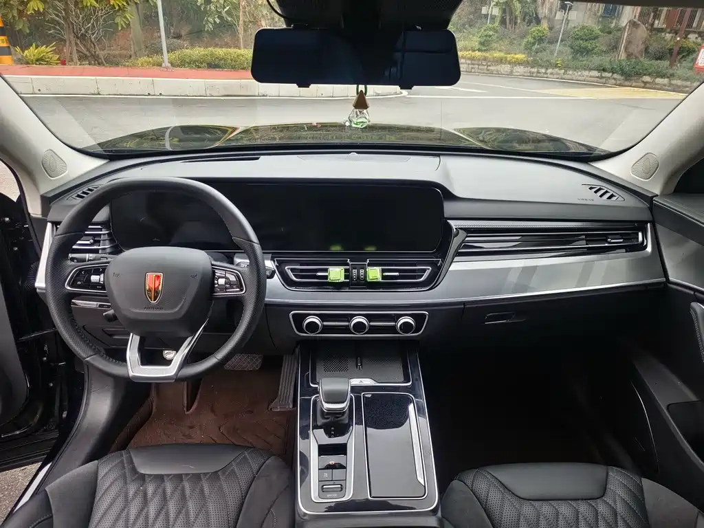 Hongqi HS5 2.0 T 4 WD Flagship Leading Pro