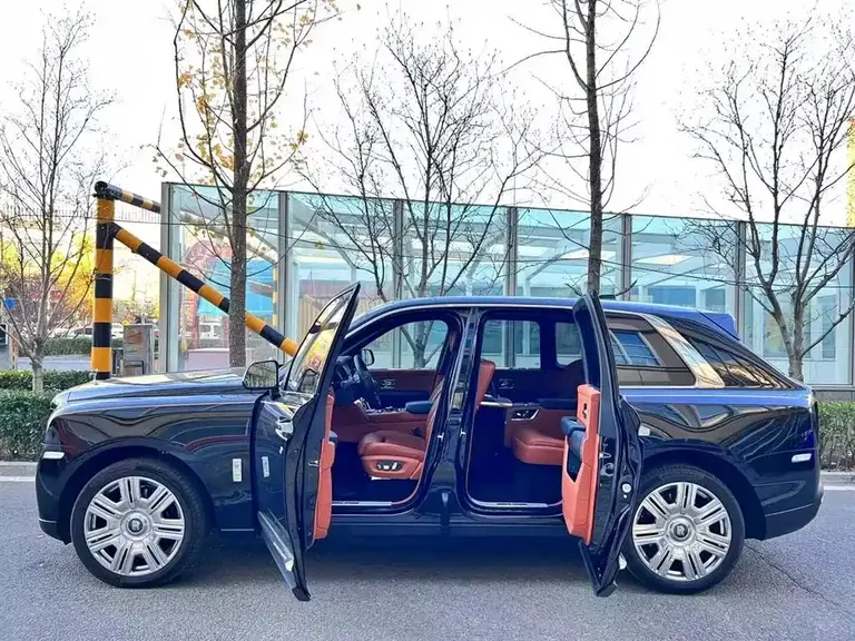 Rolls-Royce Cullinan 4-seat