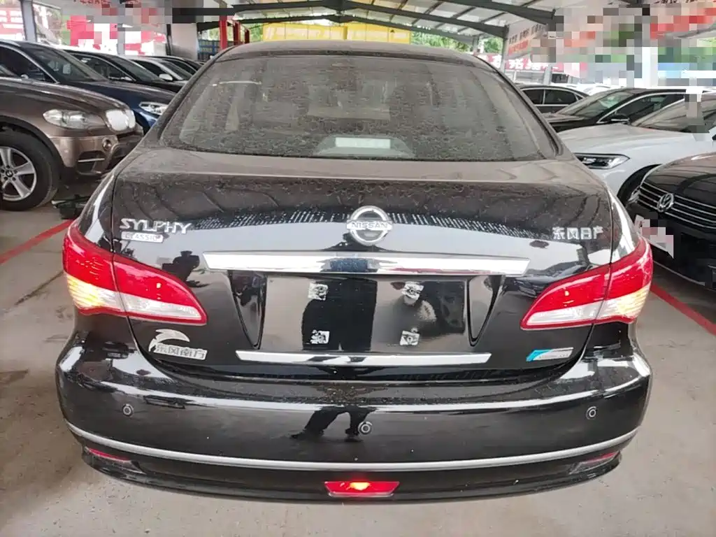Sylphy Classic 1.6 XE+ CVT Connected Leading