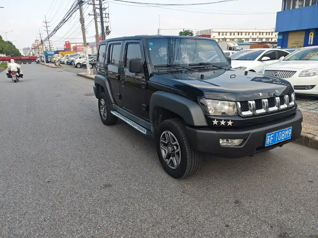 BAIC BJ40 40 L 2.3 T Manual 4 WD Premium