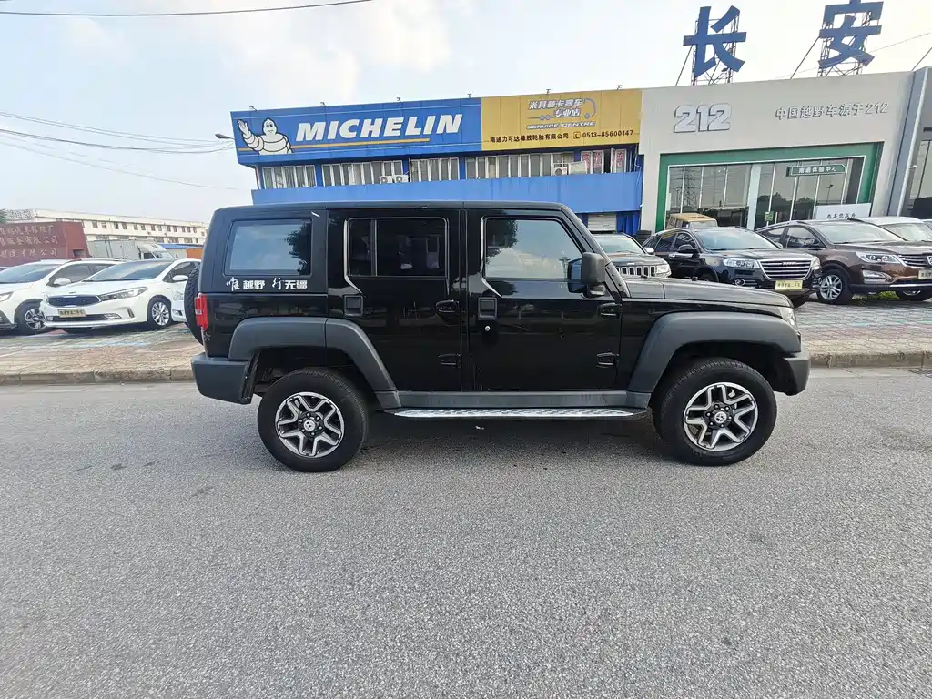 BAIC BJ40 40 L 2.3 T Manual 4 WD Premium