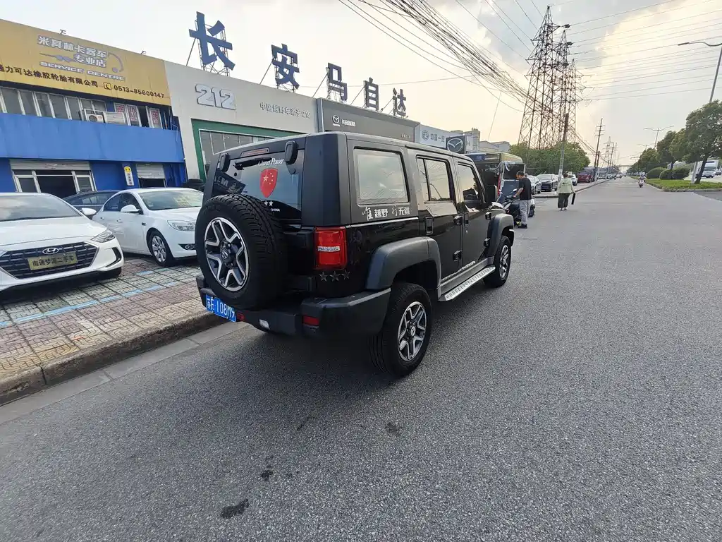BAIC BJ40 40 L 2.3 T Manual 4 WD Premium