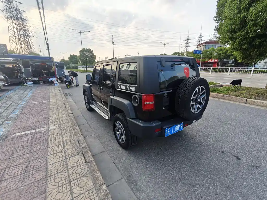 BAIC BJ40 40 L 2.3 T Manual 4 WD Premium