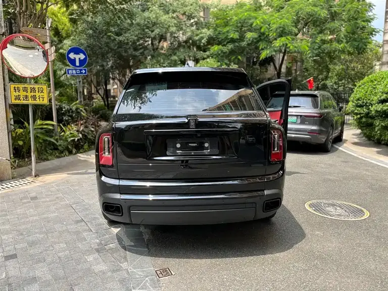 Rolls-Royce Cullinan 4-seat
