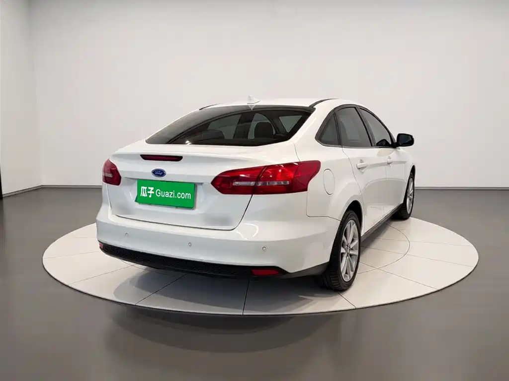 Focus Sedan Classic 1.6 L Auto Style Smart Travel