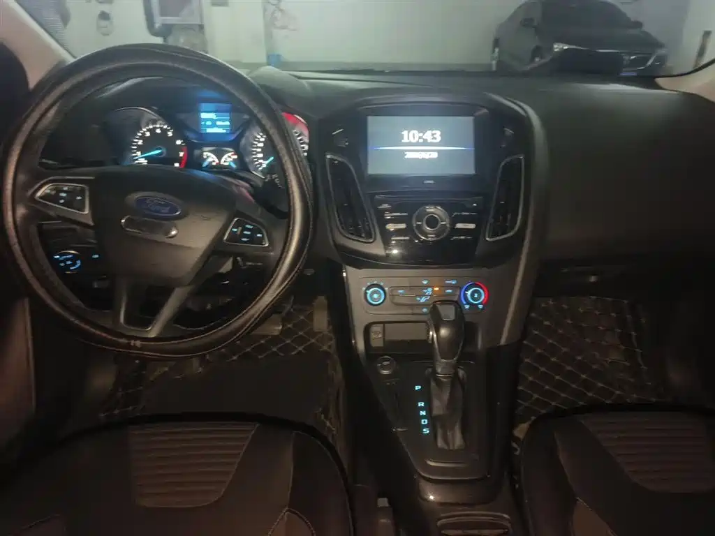 Focus Sedan Classic 1.6 L Auto Style Smart Travel