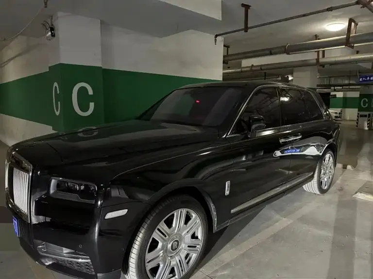 Rolls-Royce Cullinan 5-seat