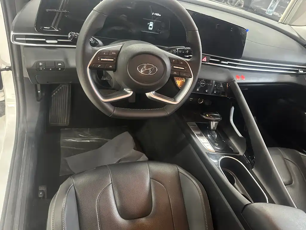 Elantra 1.5 L CVT LUX Distinguished