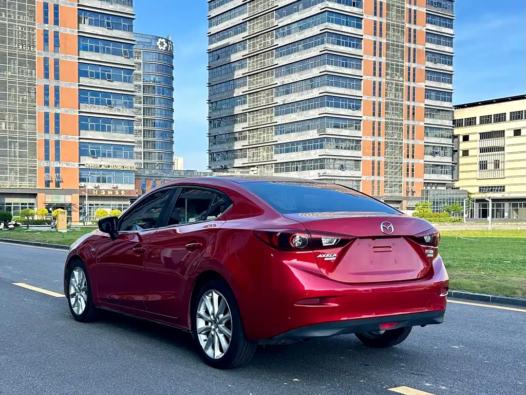 Mazda 3 Axela Sedan 2.0 L Auto Distinguished CN-V