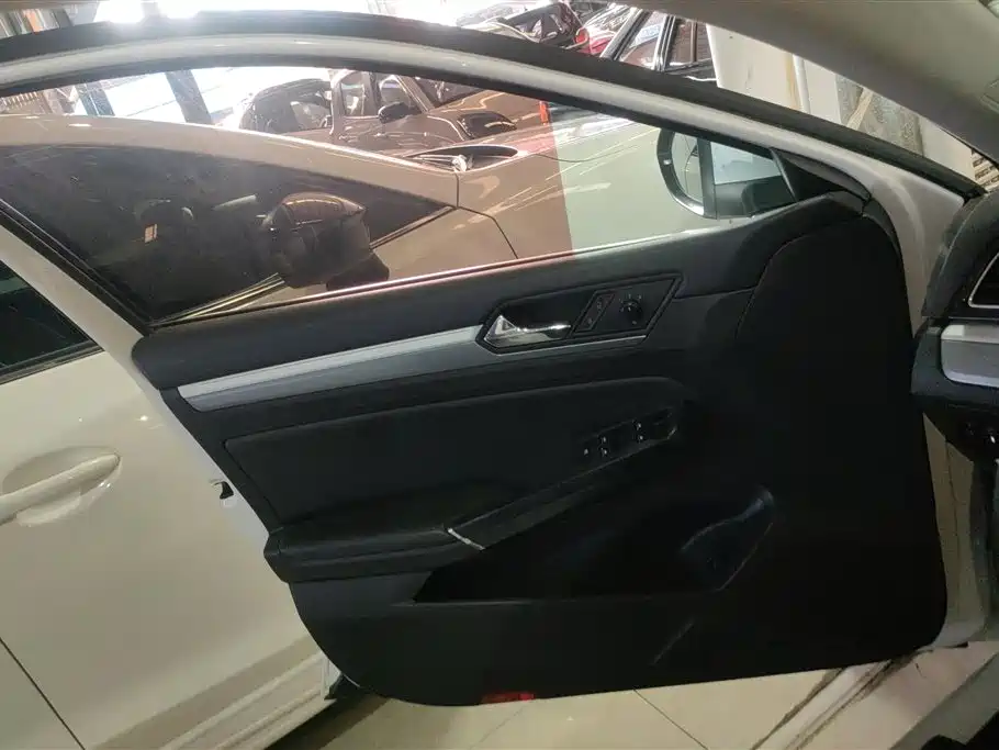 Lamando 280 TSI DSG Comfort