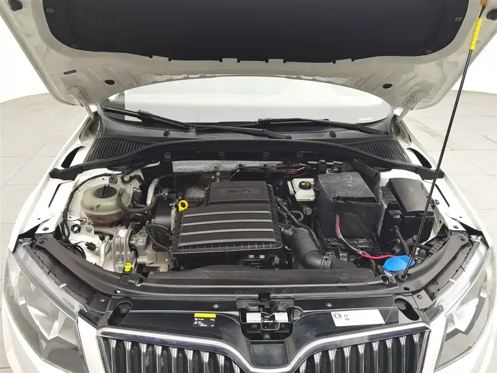 Octavia 1.6 L Auto Smart Travel