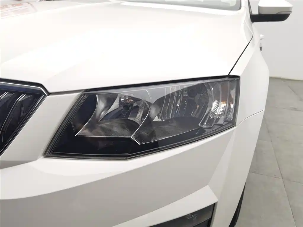Octavia 1.6 L Auto Smart Travel