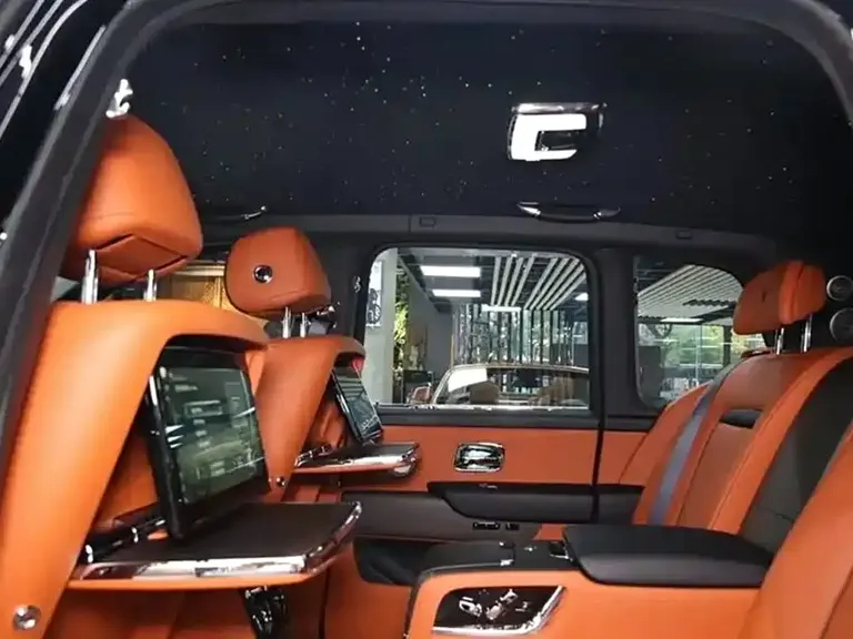 Rolls-Royce Cullinan 4-seat