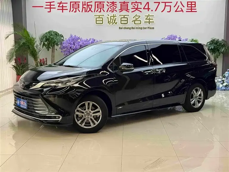 Toyota Sienna 2.5 L Hybrid 4 WD Distinguished