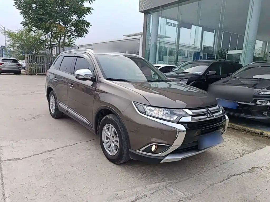 Outlander (Import) 欧蓝德(进口) 2016款 2.0 L 两驱加值版 5座