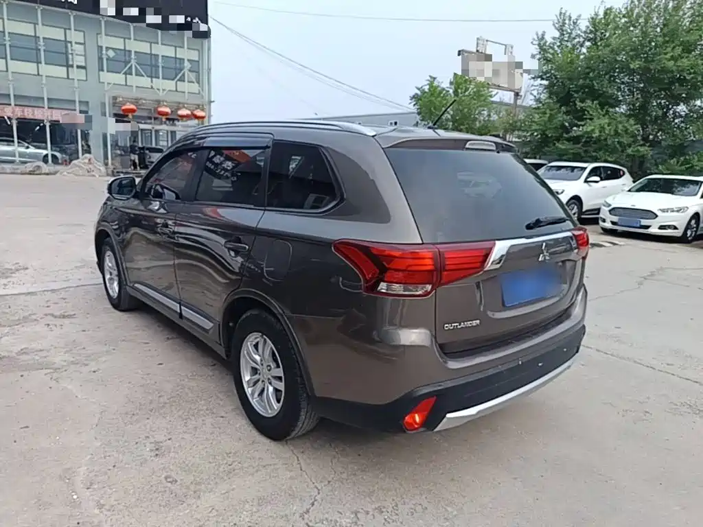 Outlander (Import) 欧蓝德(进口) 2016款 2.0 L 两驱加值版 5座