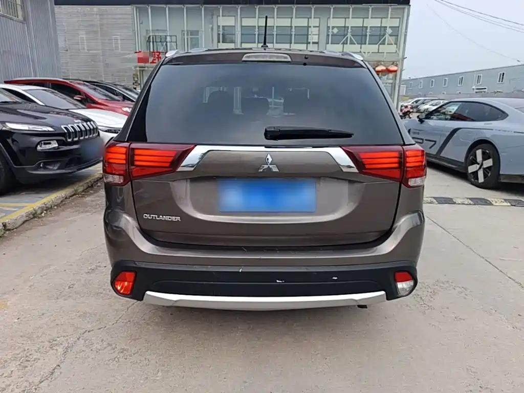 Outlander (Import) 欧蓝德(进口) 2016款 2.0 L 两驱加值版 5座