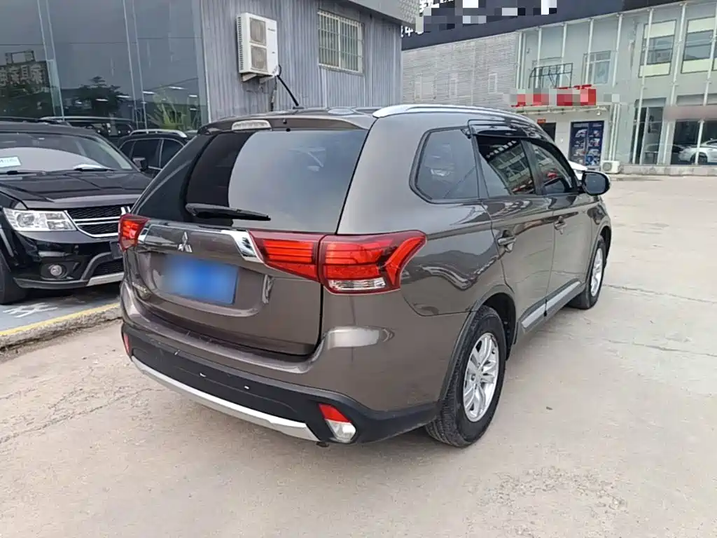 Outlander (Import) 欧蓝德(进口) 2016款 2.0 L 两驱加值版 5座