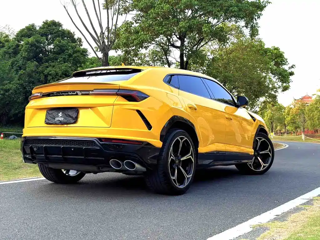 Urus 4.0 T V8