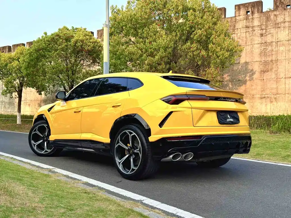 Urus 4.0 T V8