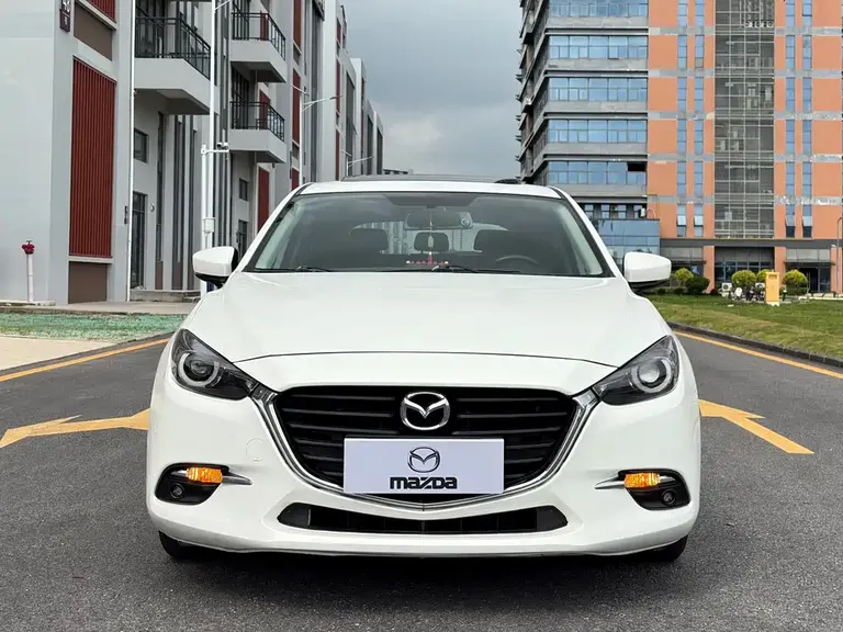 Mazda 3 Axela Hatchback 1.5 L Auto Luxury CN-V