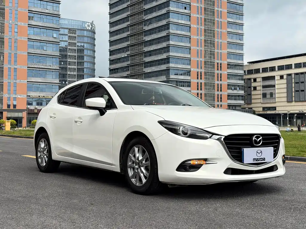 Mazda 3 Axela Hatchback 1.5 L Auto Luxury CN-V