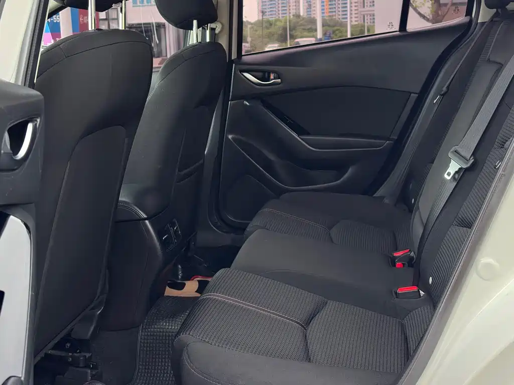 Mazda 3 Axela Hatchback 1.5 L Auto Luxury CN-V