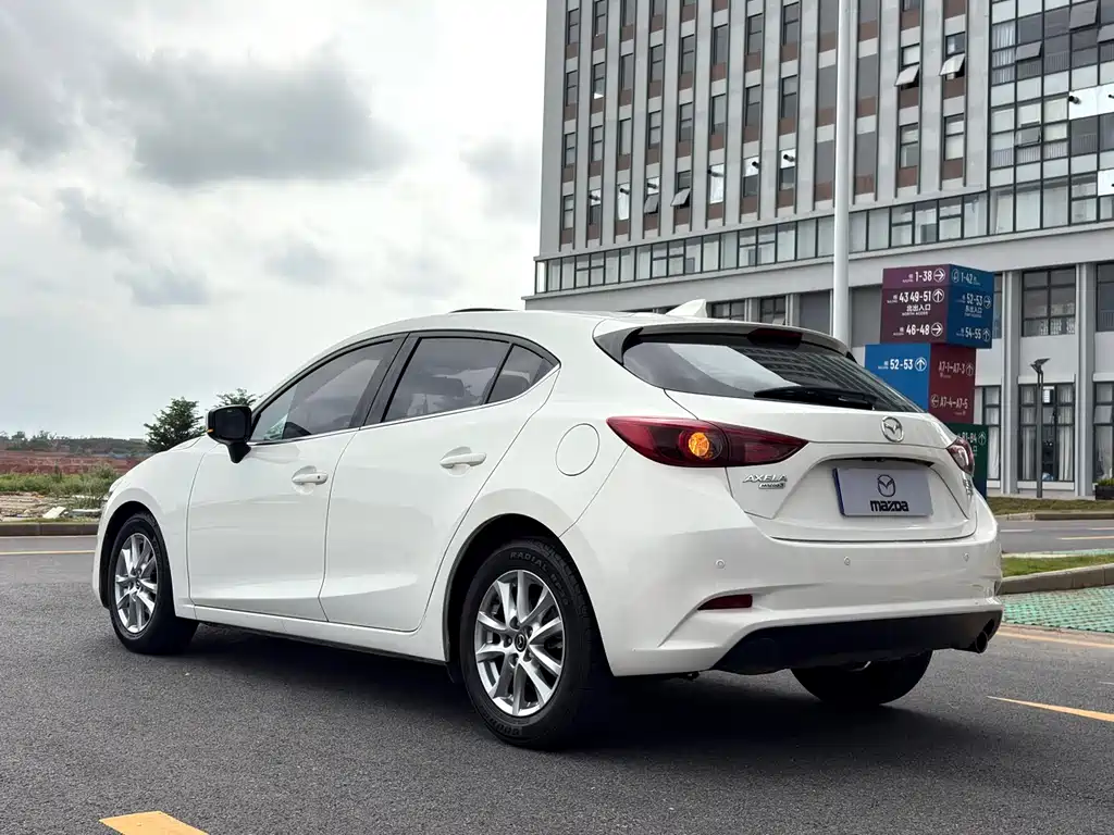 Mazda 3 Axela Hatchback 1.5 L Auto Luxury CN-V