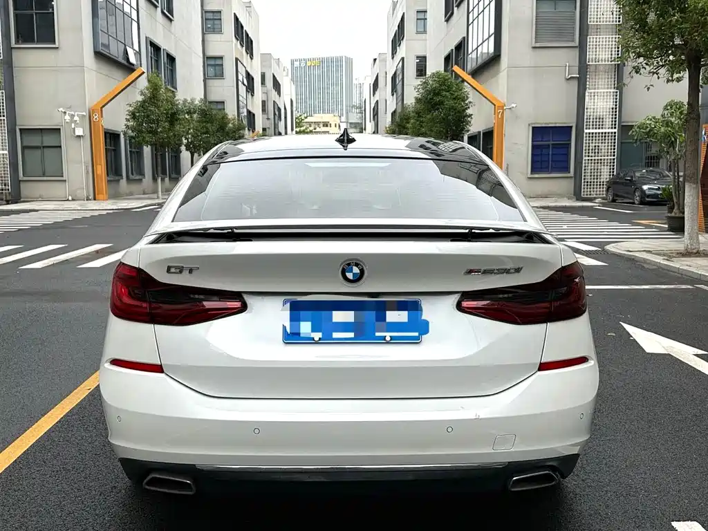 BMW 6 Series GT 630 i Luxury Design Package