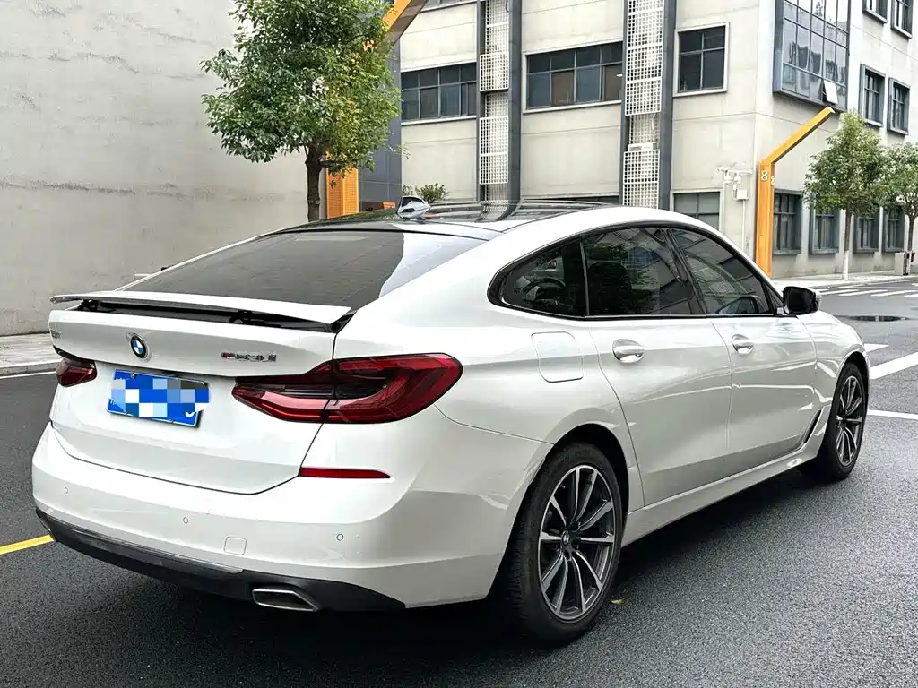 BMW 6 Series GT 630 i Luxury Design Package