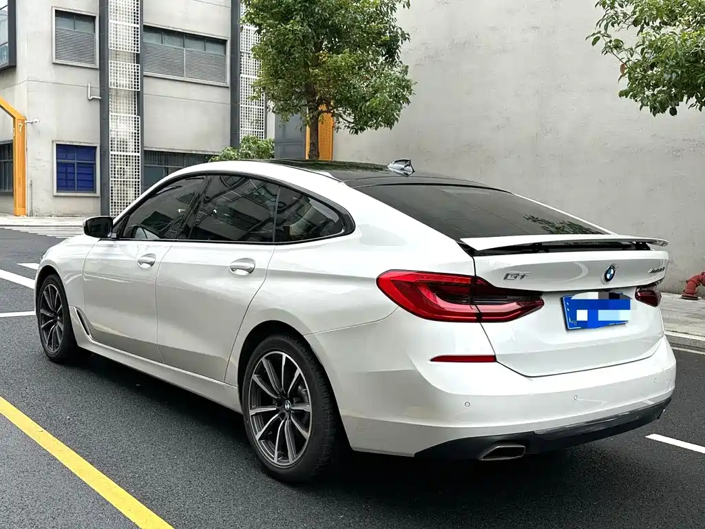 BMW 6 Series GT 630 i Luxury Design Package