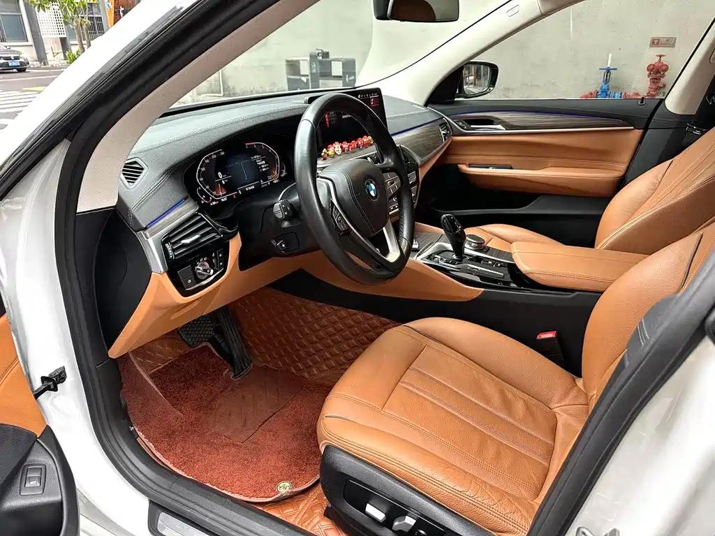 BMW 6 Series GT 630 i Luxury Design Package