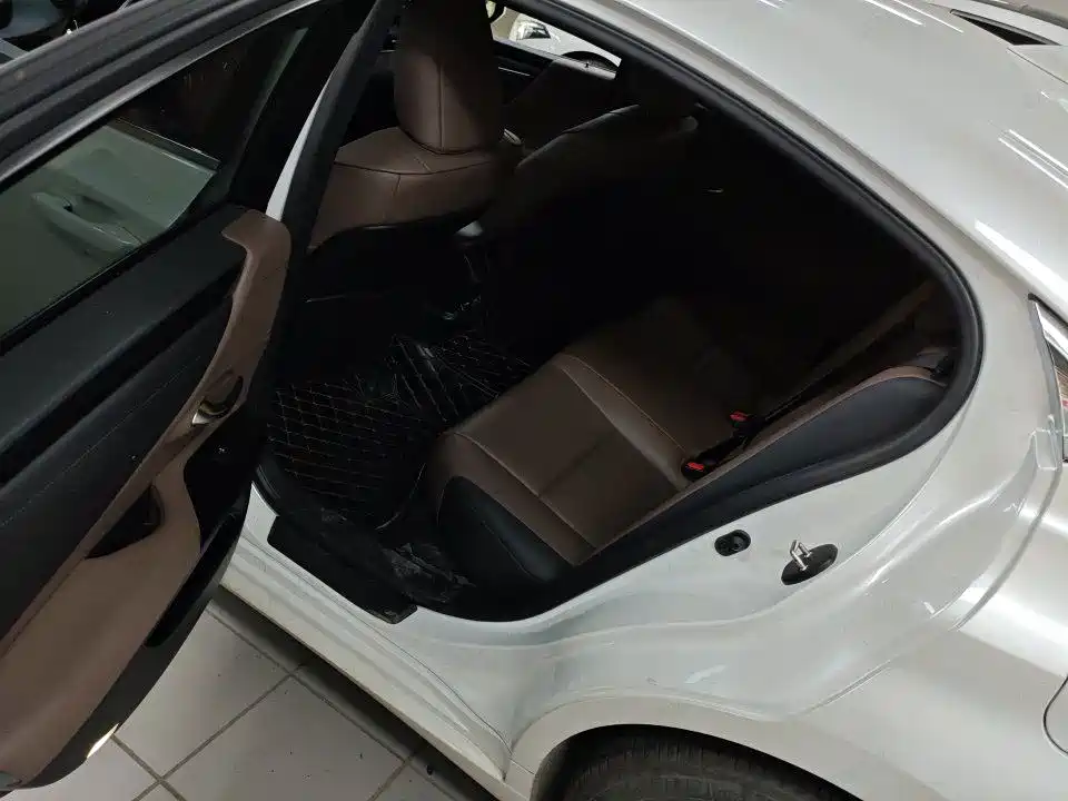Lexus ES 200 Outstanding