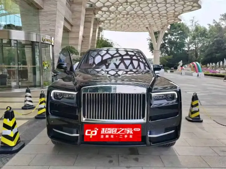 Rolls-Royce Cullinan 5-seat