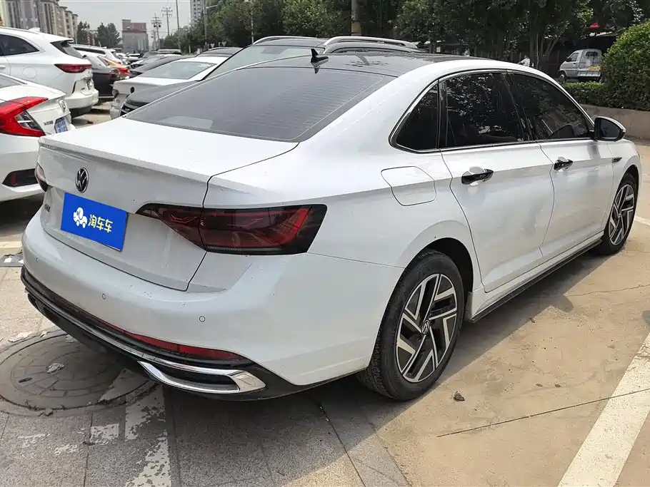Sagitar 300 TSI DSG Transcend