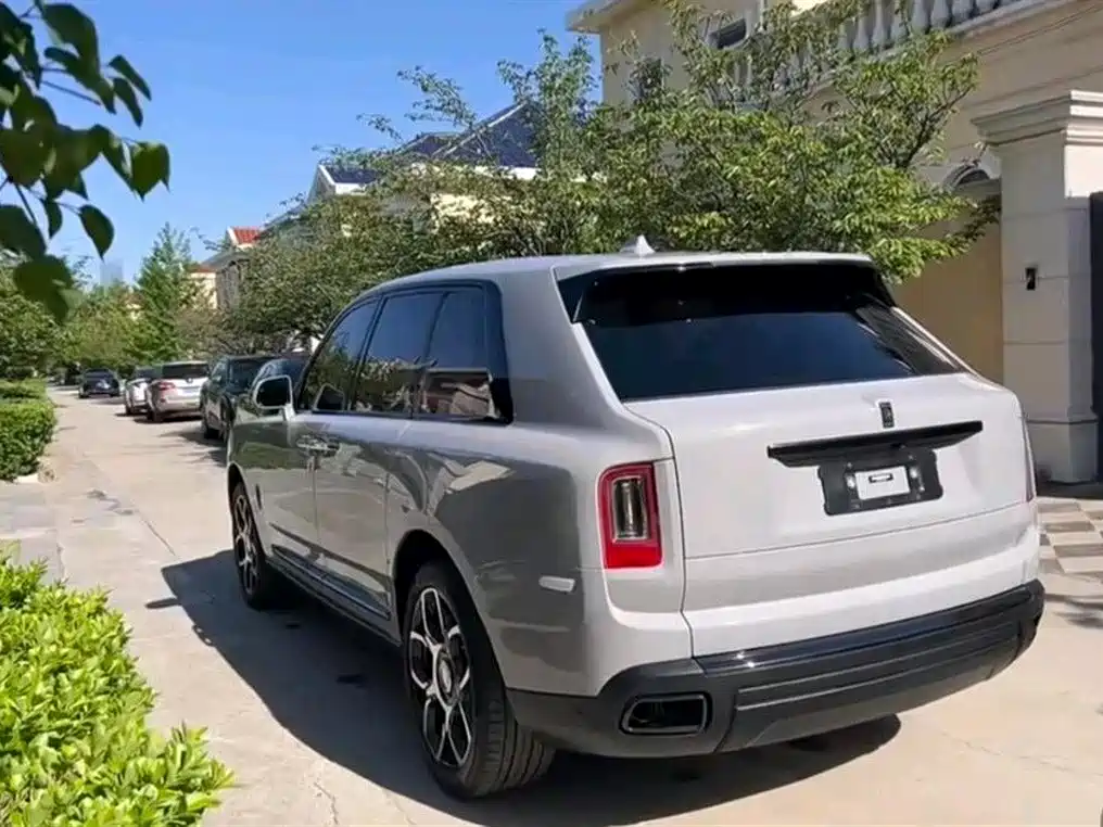 Cullinan Black Badge