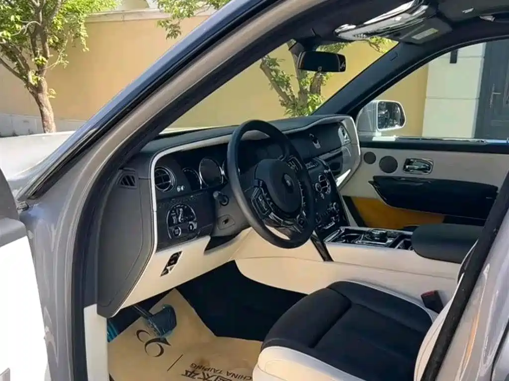 Cullinan Black Badge