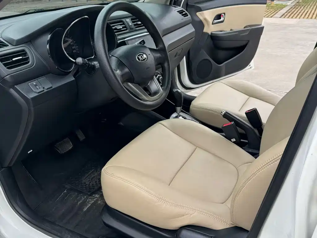 Kia K2 起亚K2 2012款 两厢 1.4 L AT GLS