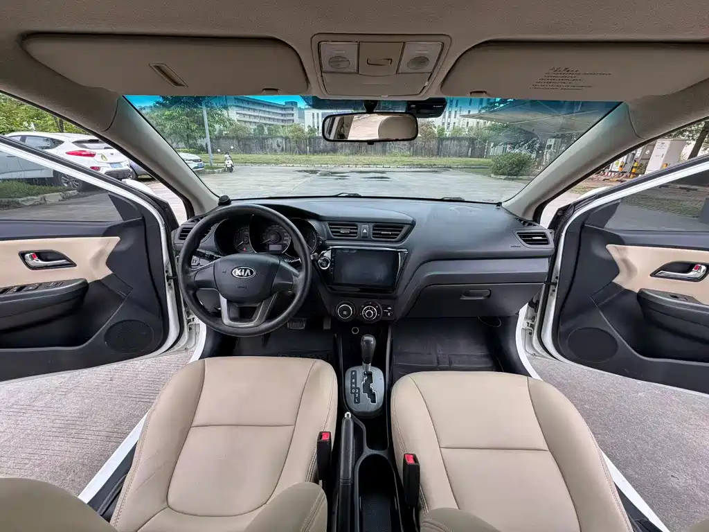Kia K2 起亚K2 2012款 两厢 1.4 L AT GLS