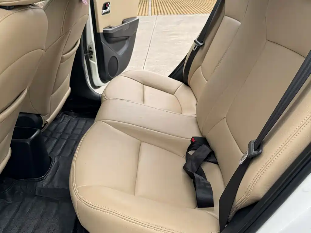Kia K2 起亚K2 2012款 两厢 1.4 L AT GLS