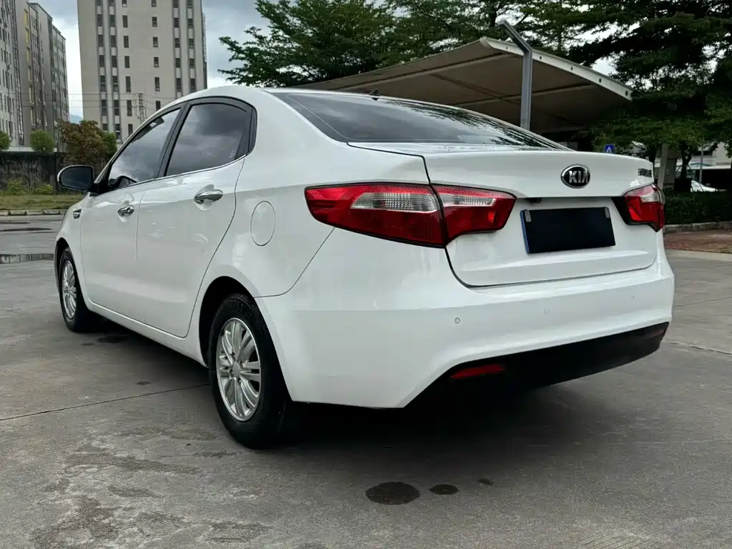 Kia K2 起亚K2 2012款 两厢 1.4 L AT GLS