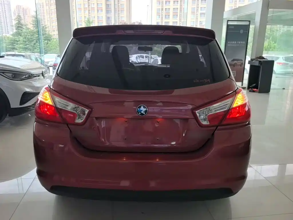 Venucia R50 1.6 L Auto Elite