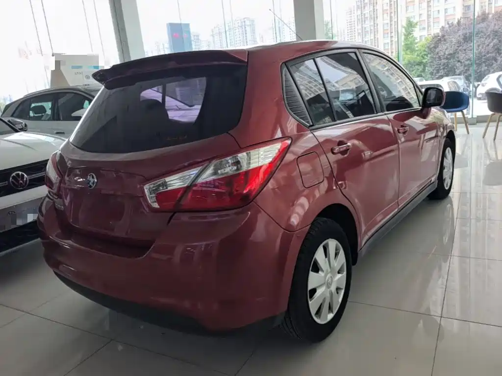 Venucia R50 1.6 L Auto Elite