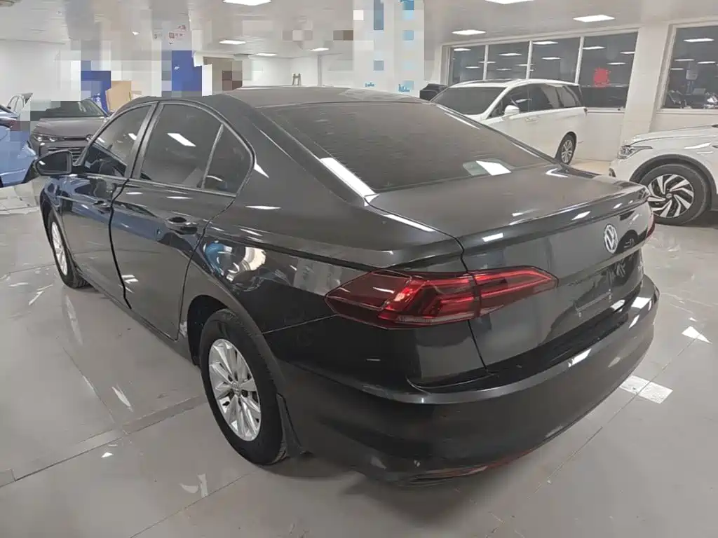 Bora 1.5 L Manual Fashion