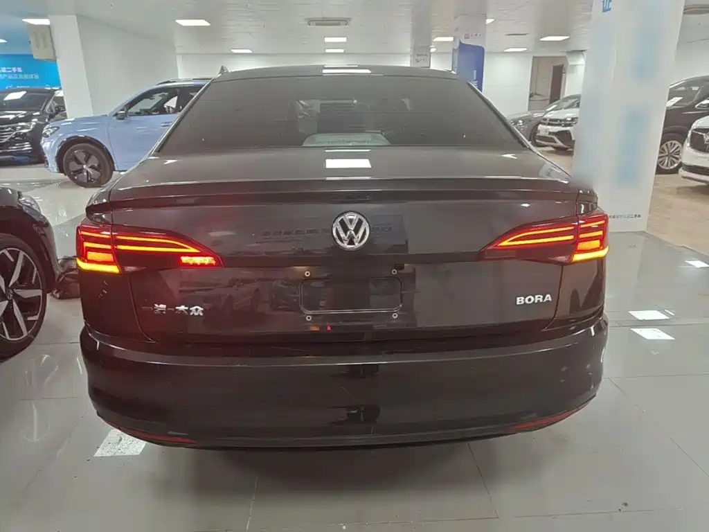 Bora 1.5 L Manual Fashion